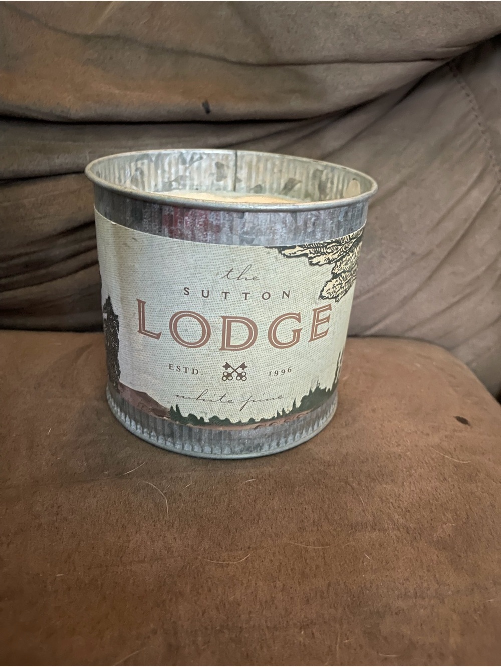 The lodge White pine large candle